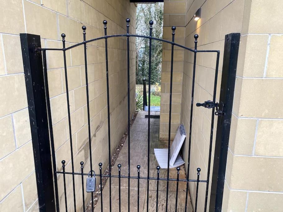 The Retreat, Luxury Studio Apartment In Bath With Parking Екстериор снимка