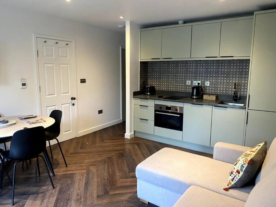 The Retreat, Luxury Studio Apartment In Bath With Parking Екстериор снимка