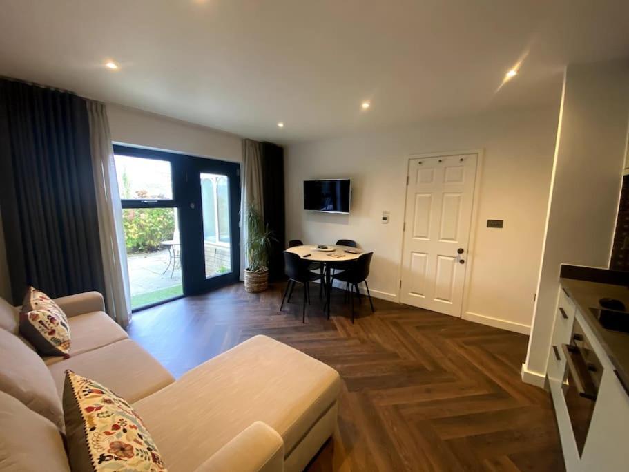 The Retreat, Luxury Studio Apartment In Bath With Parking Екстериор снимка