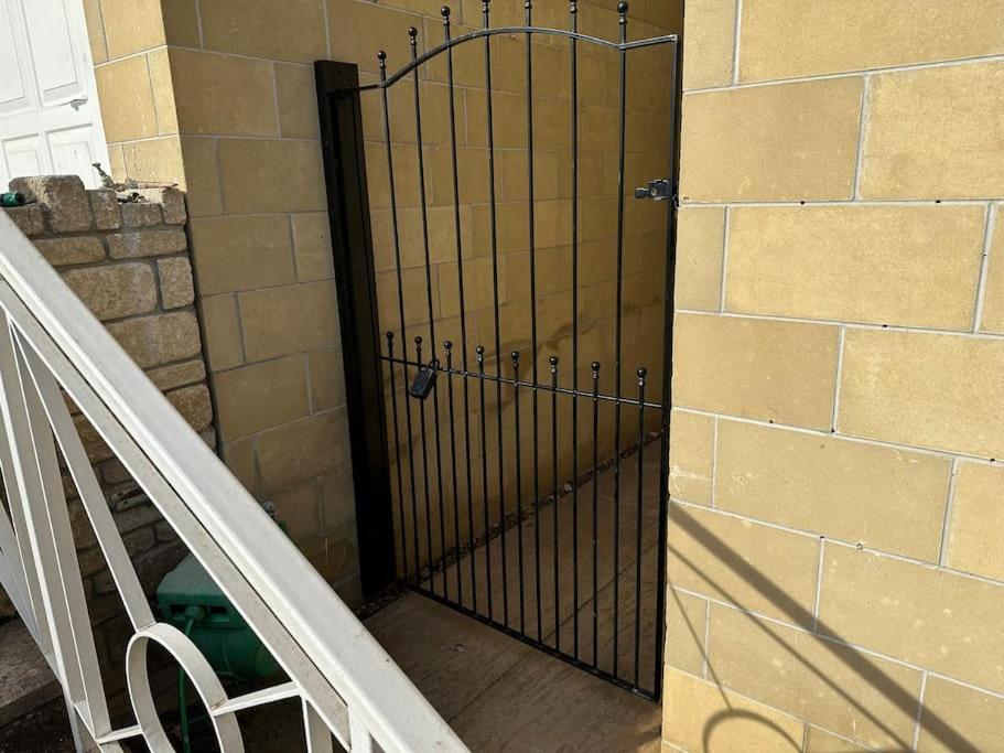 The Retreat, Luxury Studio Apartment In Bath With Parking Екстериор снимка